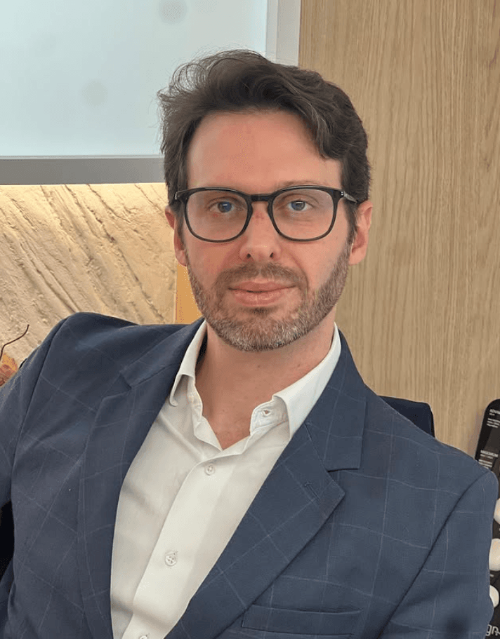 Dr. Elias Dal Moro Maito no consultório